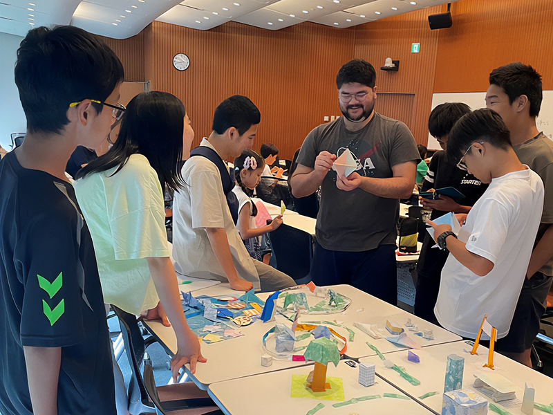 数学カフェ主催のイベント、アクティビティの様子。