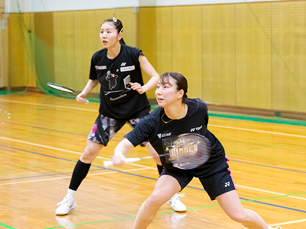 写真： 五十嵐有紗選手と志田千陽選手
