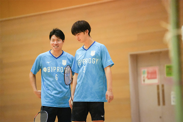 写真：岡村選手と三橋選手