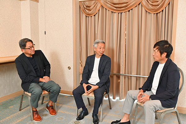 写真：永島と佐々木と黒木氏