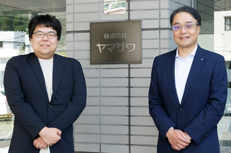 写真：那須（左）と山本氏（右）