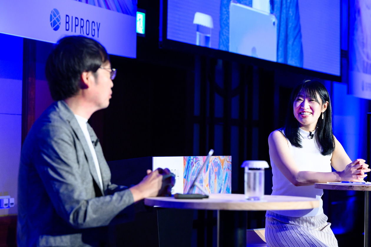 写真：永島（左手前）と越直美氏（右奥）