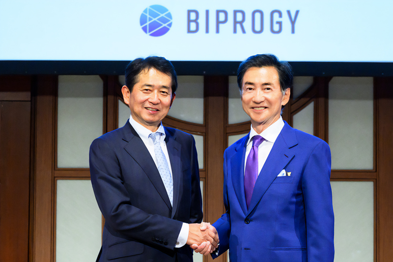 写真:服部氏と斎藤