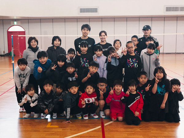 写真:子どもたちとコーチの集合写真