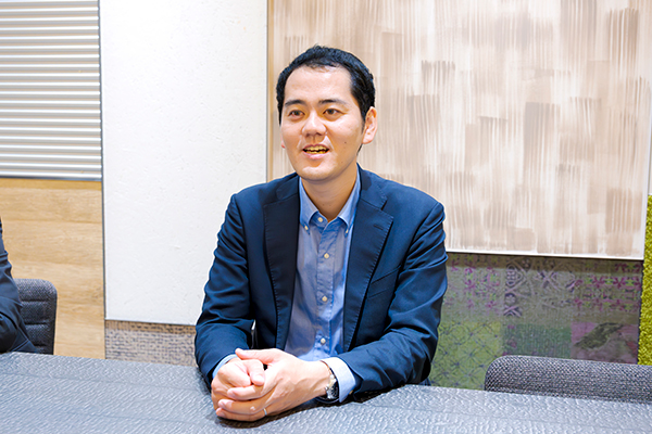 写真： 浅井俊一郎氏