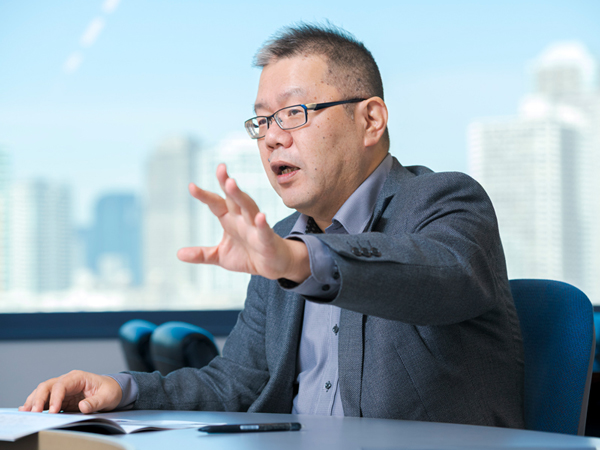 写真： 塩谷義氏