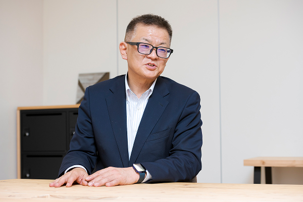 写真： 山崎薫氏