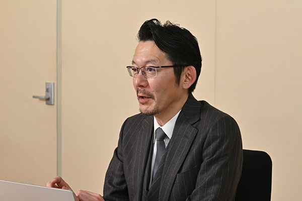 写真: 小林穣氏