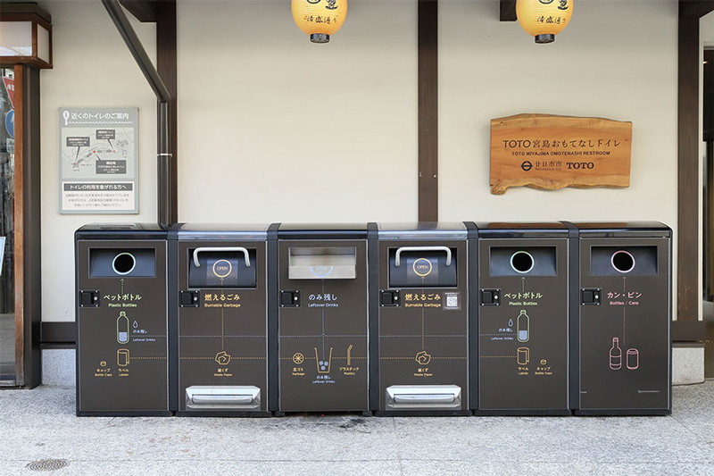 写真：TOTO宮島おもてなしトイレ前に設置されたSmaGO