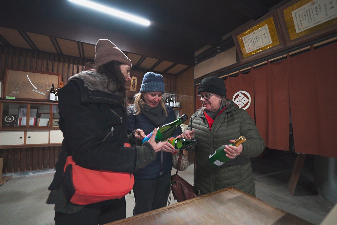 写真：外国人観光客が広島県の穴場スポットを巡るムービーの一場面